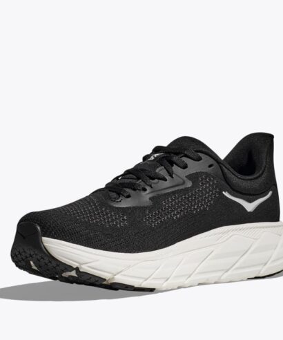 Hoka-Women-Arahi-7-1147851-BWHT_3