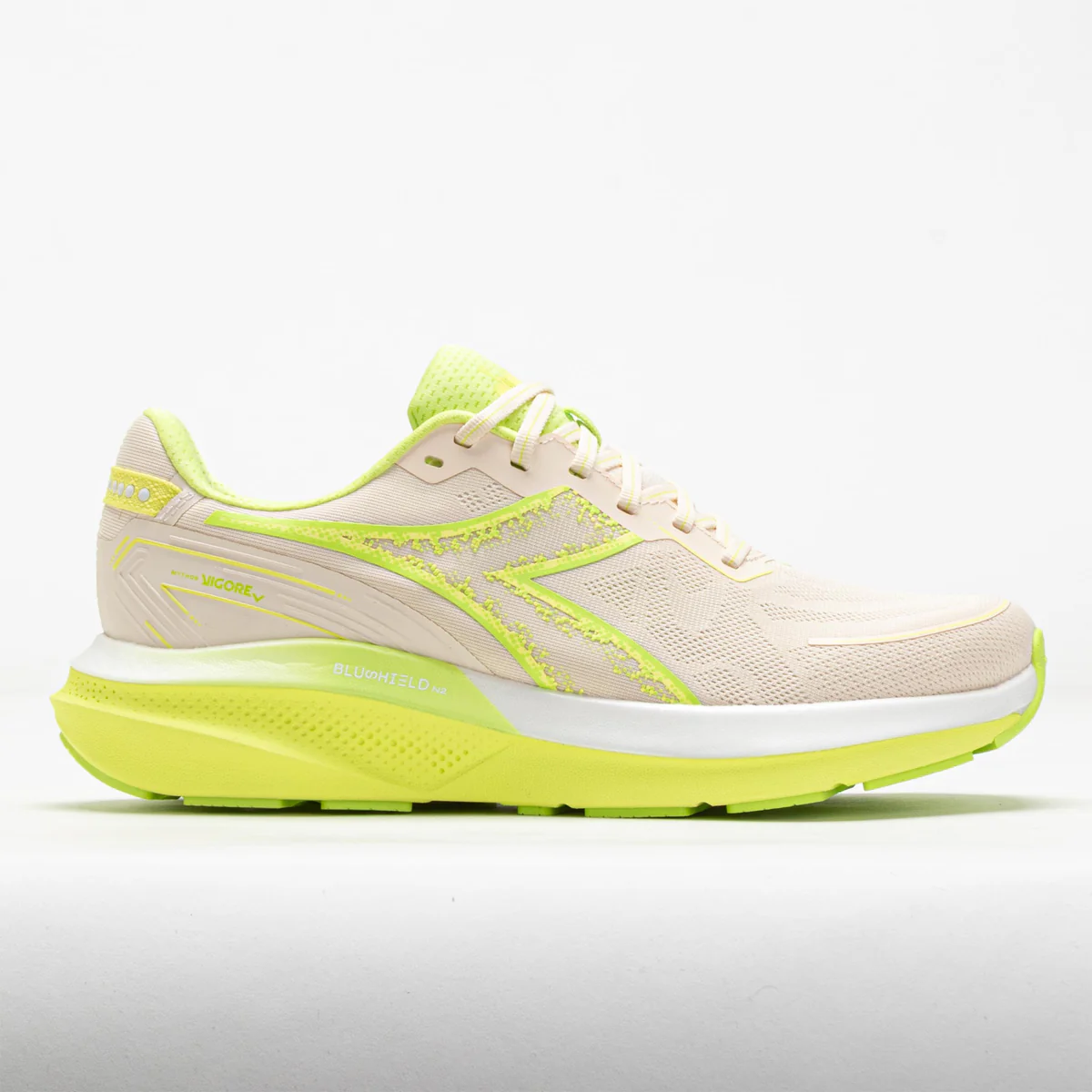 diadora-mythosblushieldvigore5-men-hero